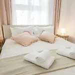 1212 With Free Parking Apartment *