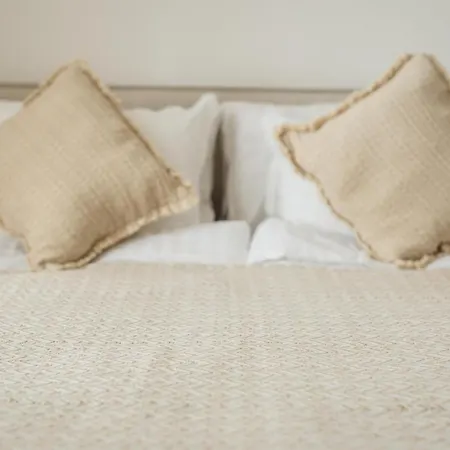 1212 With Free Parking