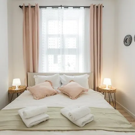 1212 With Free Parking *