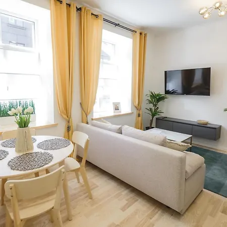 1212 With Free Parking *