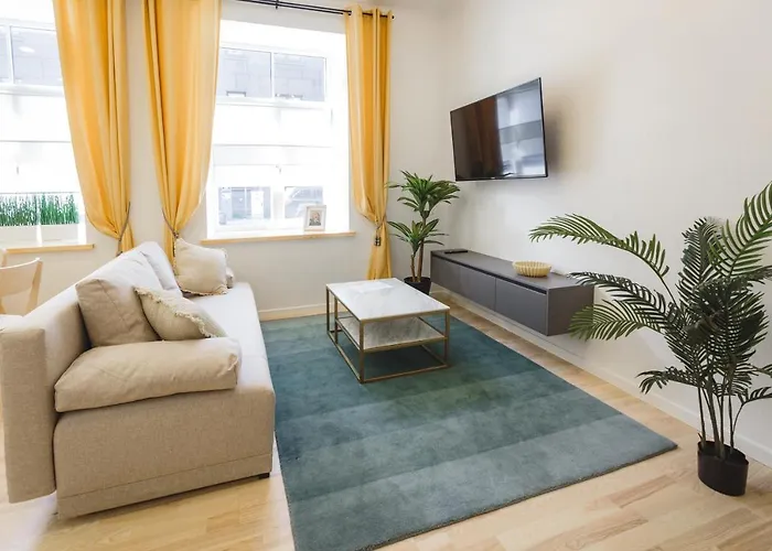 1212 With Free Parking Apartment *