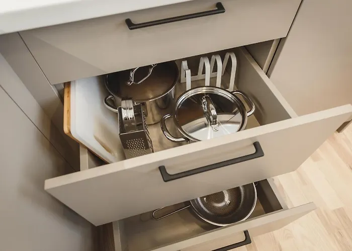 1212 With Free Parking Apartment