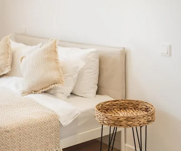 1212 With Free Parking Apartment *