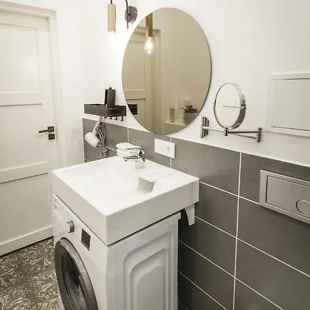 Apartment 1212 With Free Parking