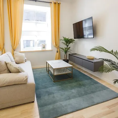 1212 With Free Parking Apartment *