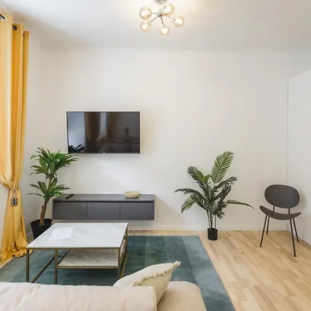 1212 With Free Parking Apartment *