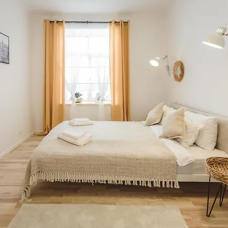 1212 With Free Parking