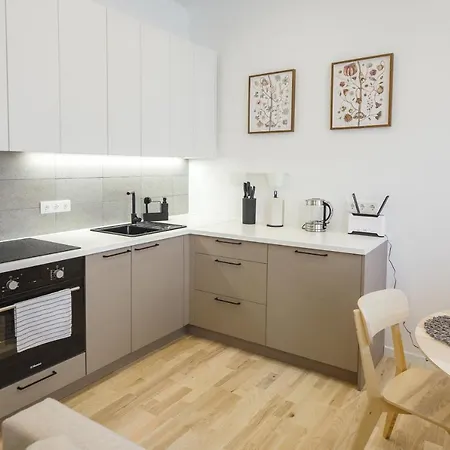 1212 With Free Parking Apartment *