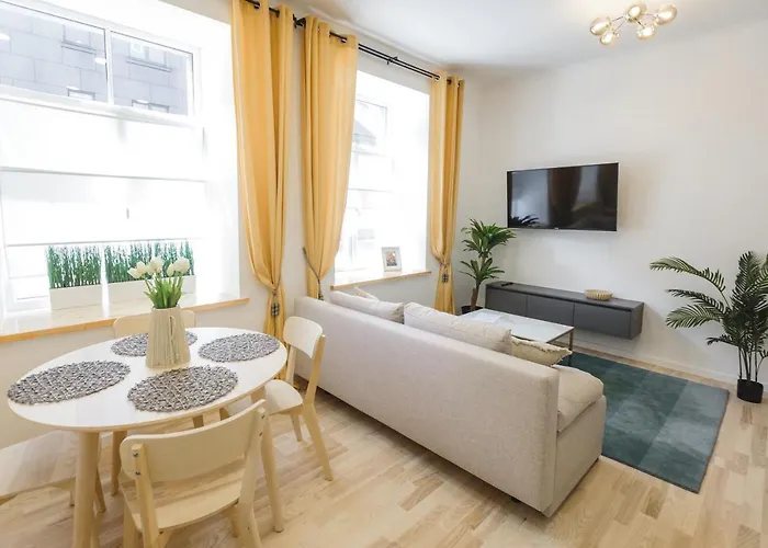 1212 With Free Parking *